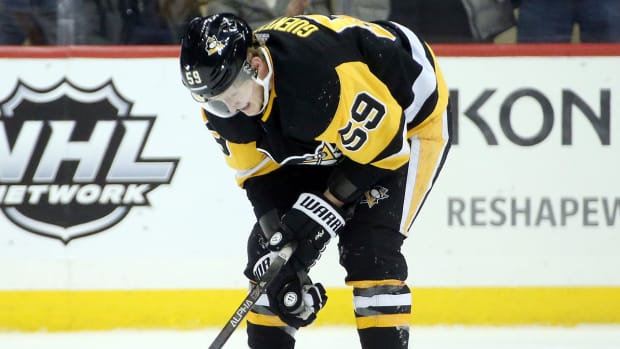 Penguins left wing Jake Guentzel will miss four to six months after having surgery on his right shoulder.
